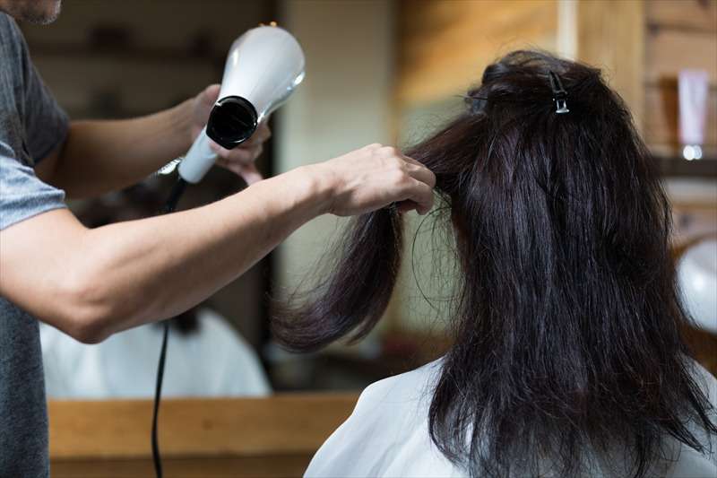 本格的な髪質改善に取り組めるサロンとして梅田で人気